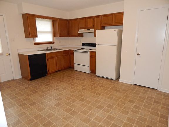 4th image of 409 Marshall St