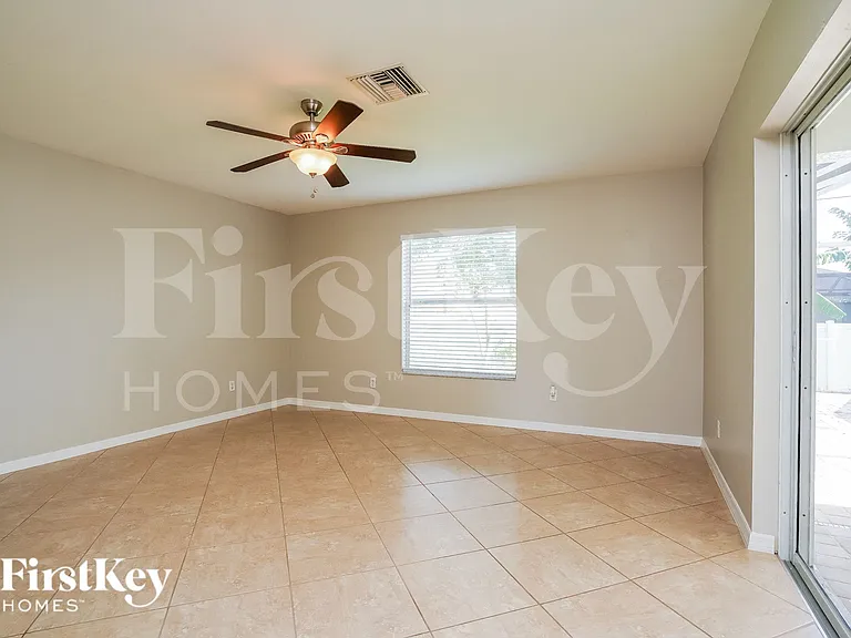 1217 SW 35th Ter — Photo 10