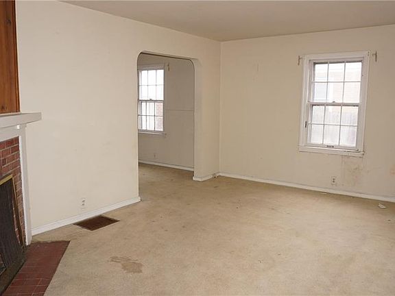 4th image of 3636 N Euclid Ave