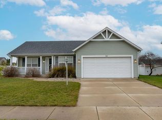 501 Shepherds Cove Dr, Osceola, IN 46561