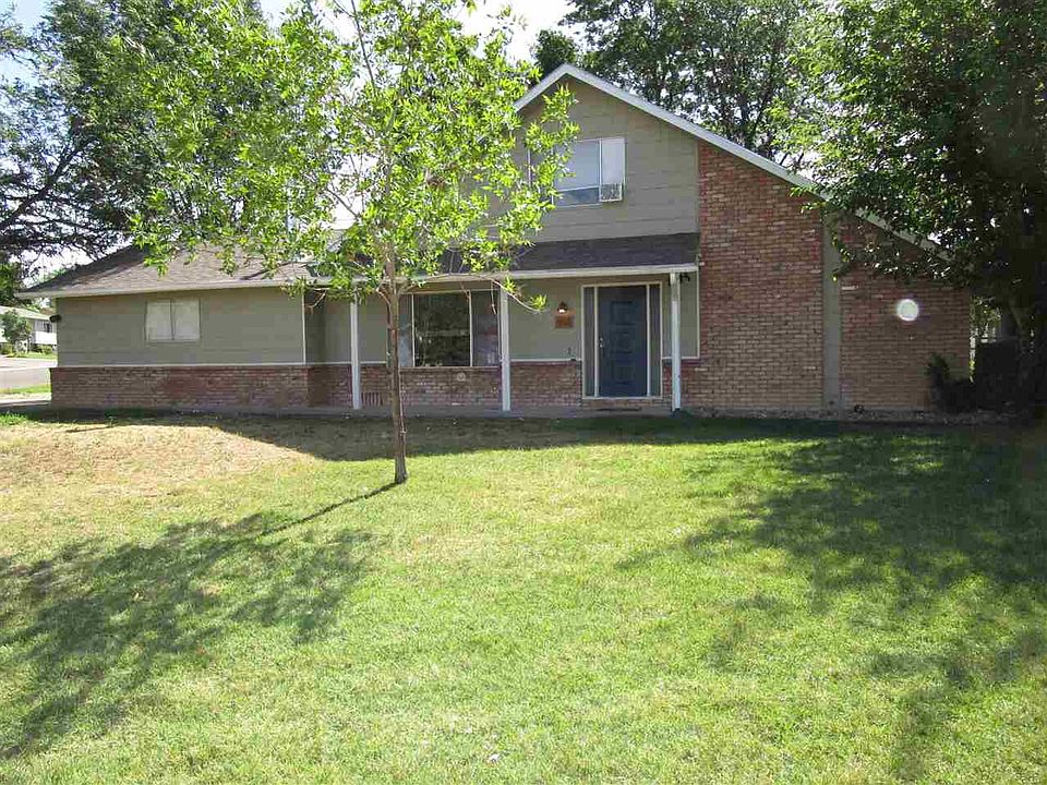 1st image of 818 Jamaica Dr
