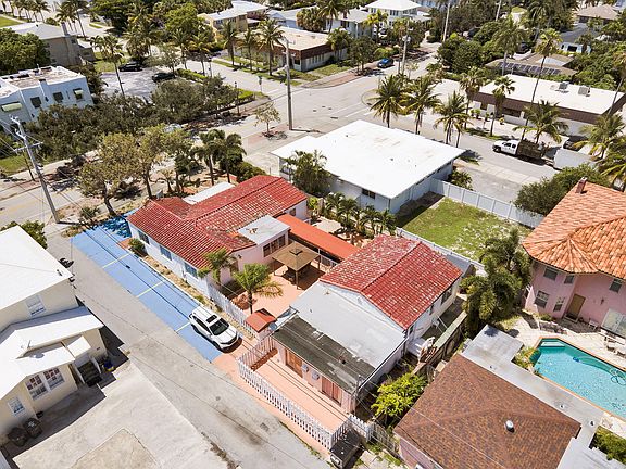 3rd image of 912 N Olive Avenue