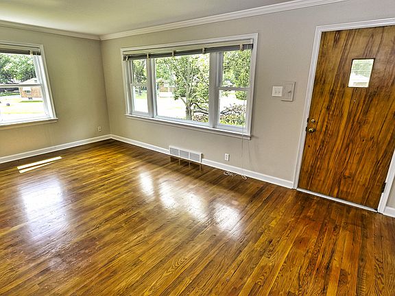 4th image of 1215 Blodgett Dr