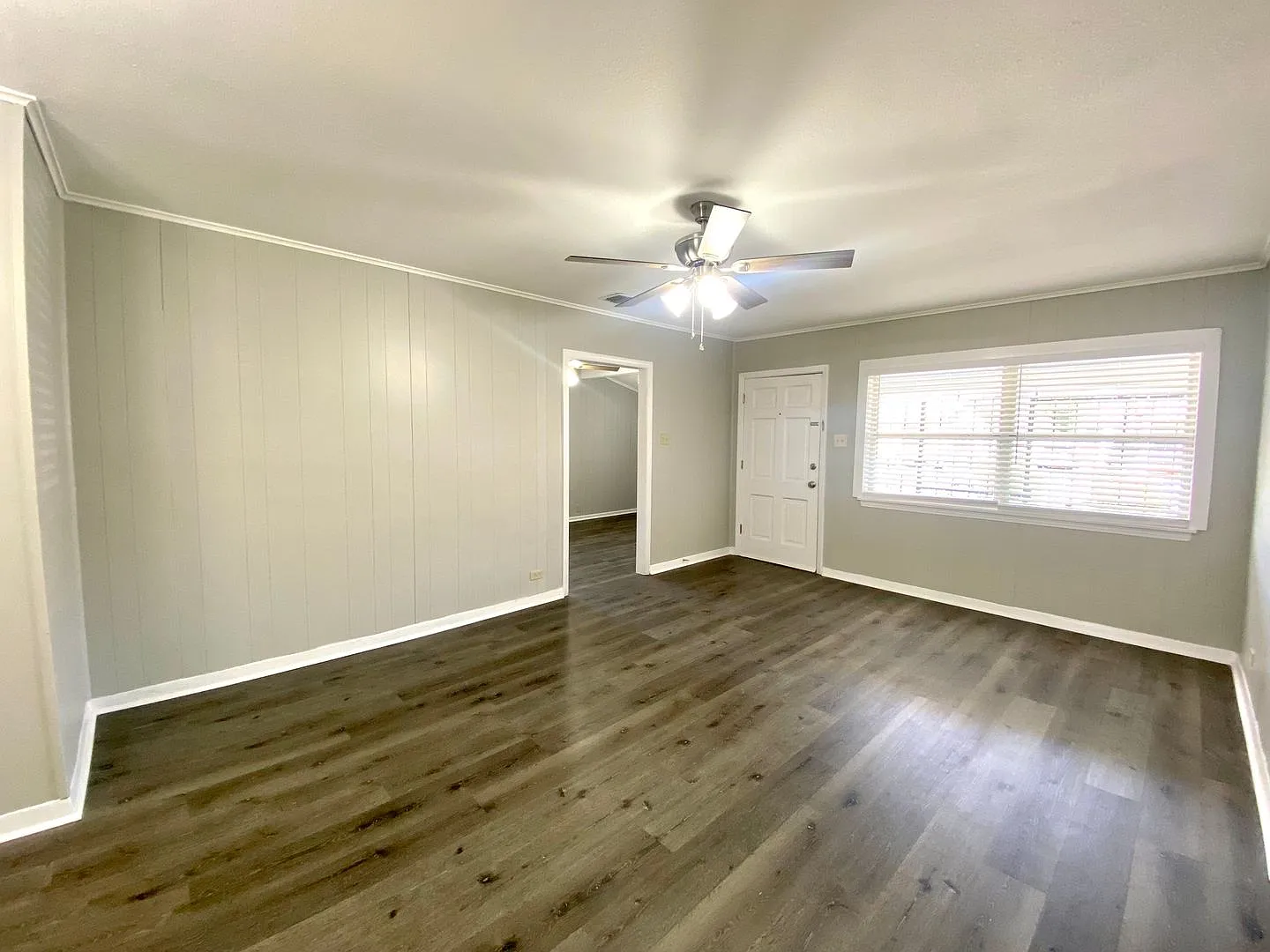 3 Bedroom 3 bathroom Remodeled home ready to be loved — Photo 2