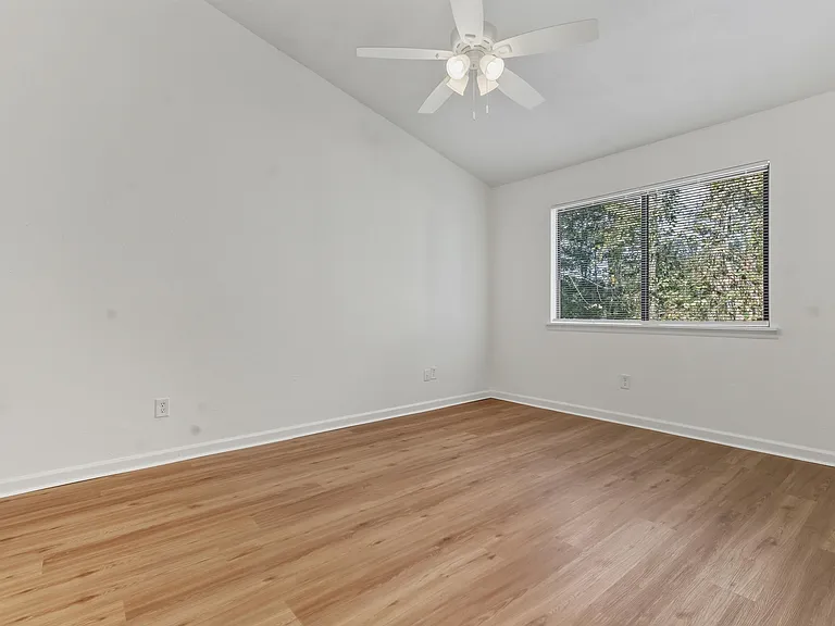 2900 Woodrich Dr #202 — Photo 7