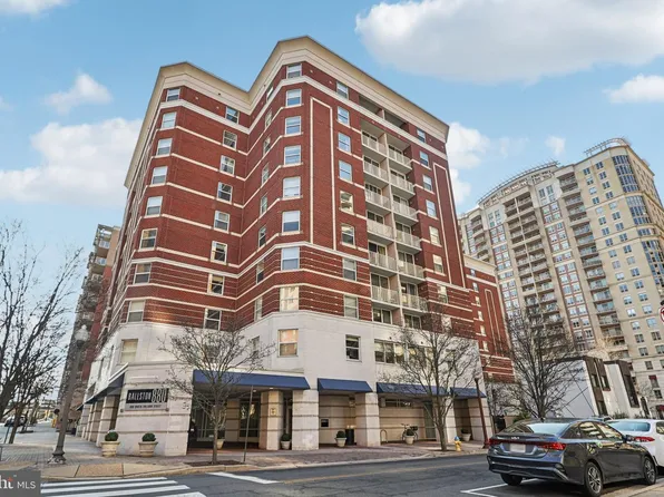 880 N Pollard St APT 705, Arlington, VA 22203