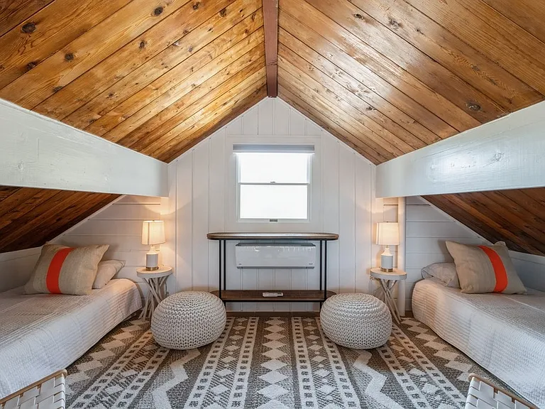 54 Hampton Ln — Photo 15