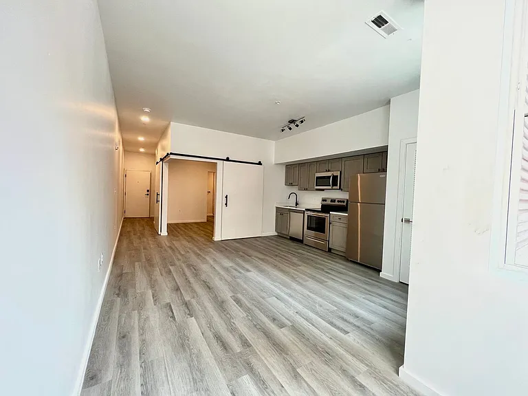 725 W Pratt St. — Photo 53