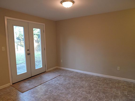 4th image of 2127 141st Pl NE
