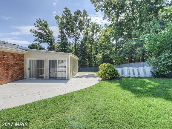 4th image of 400 Laurel Ave