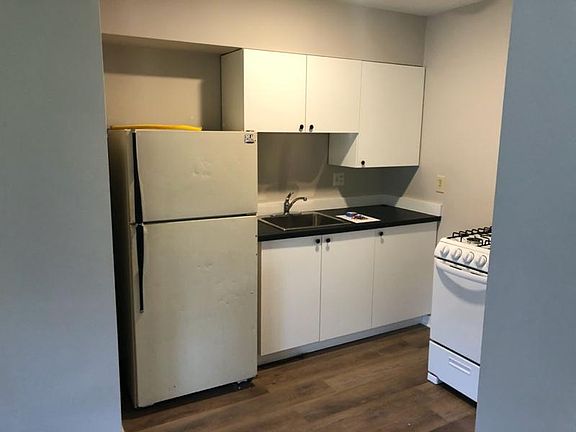 3rd image of 112 Clinton Springs Ave APT 4