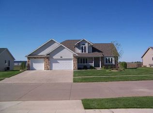 106 8th St, Durant, IA 52747