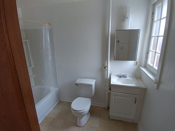 4th image of 1332 Xenia Ave Unit B