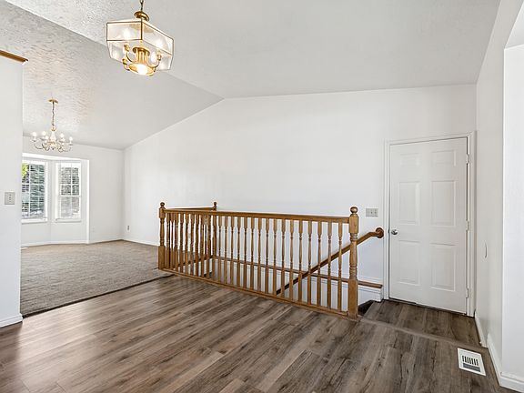 4th image of 108 S Astor Ln