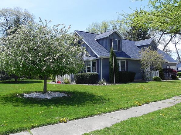 224 N Lakeview Ave, Sturgis, MI 49091