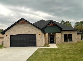 5215 McAnelly Dr, Beaumont, TX 77708