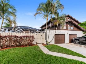 9569 Boca Gardens Pkwy, Boca Raton, FL