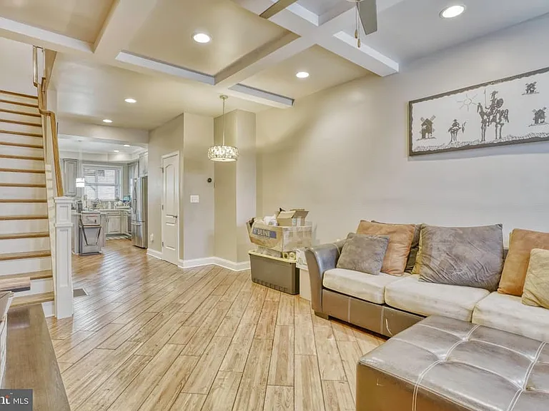 3810 Foster Ave — Photo 5