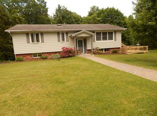 139 Mountain View Dr, Stroudsburg, PA 18360