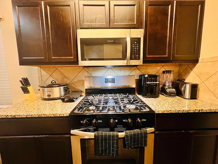 135 Cibolo Creek Dr — Photo 25