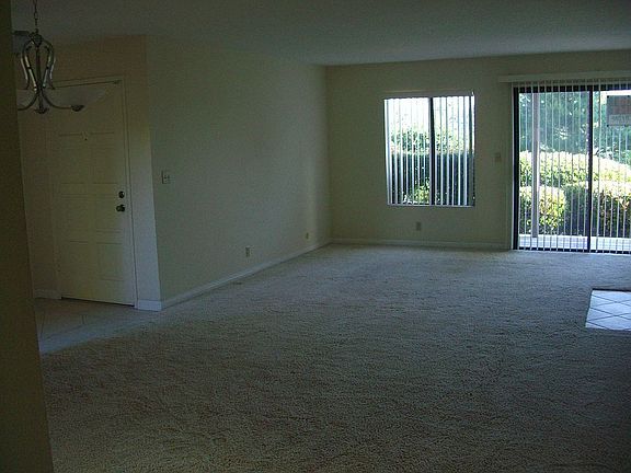 Entry/Living Room