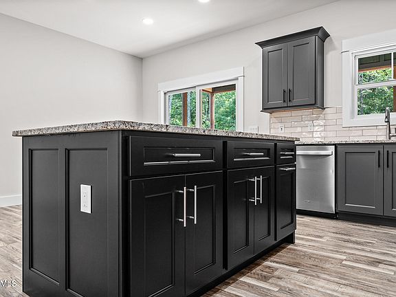 5th image of 135 Hawes Cir