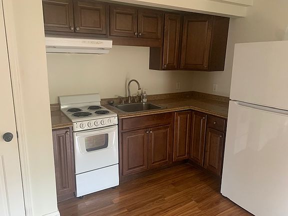 3rd image of 159 Portsmouth Ave #32