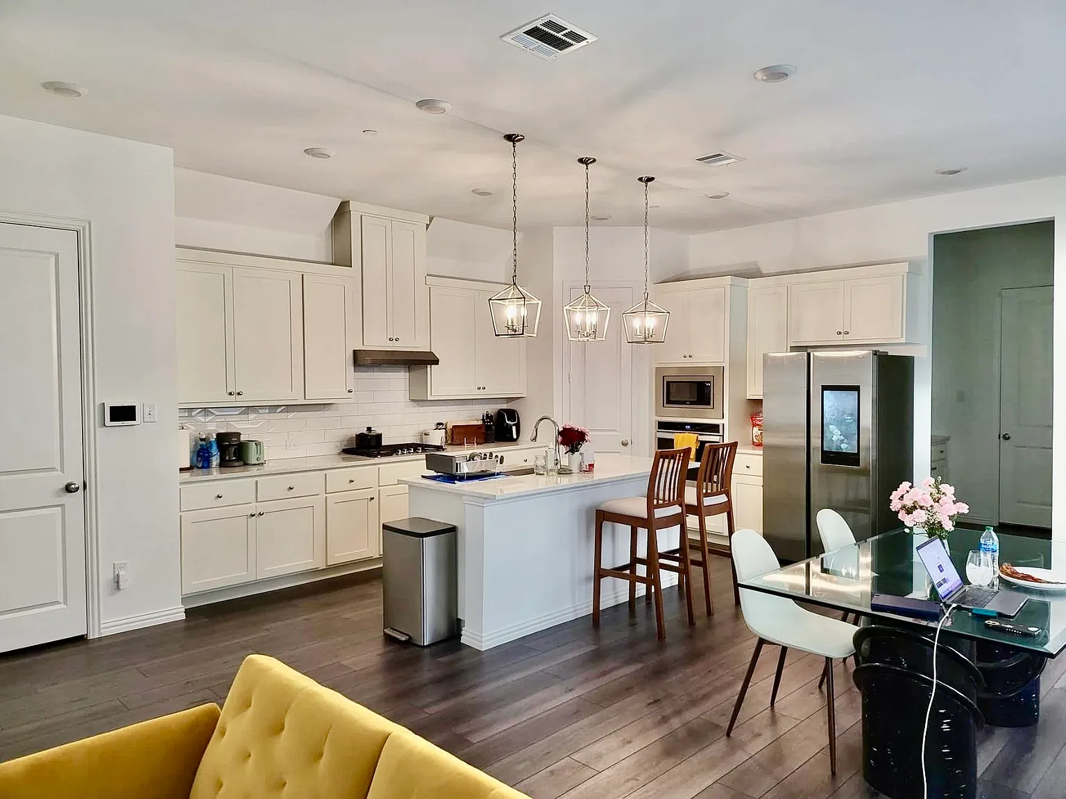 3 bed, 1979 sqft, $2,650 — Photo 3