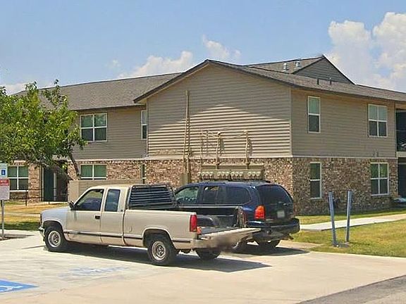 3rd image of 1501 Newland Dr