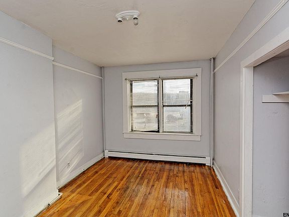 2nd image of 117 S Pearl St