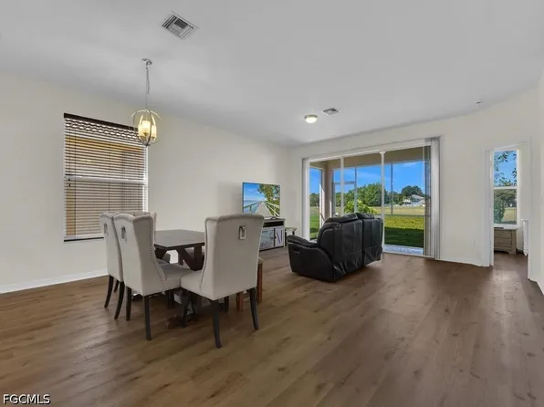 11204 Lakeland Cir, Fort Myers, FL 33913