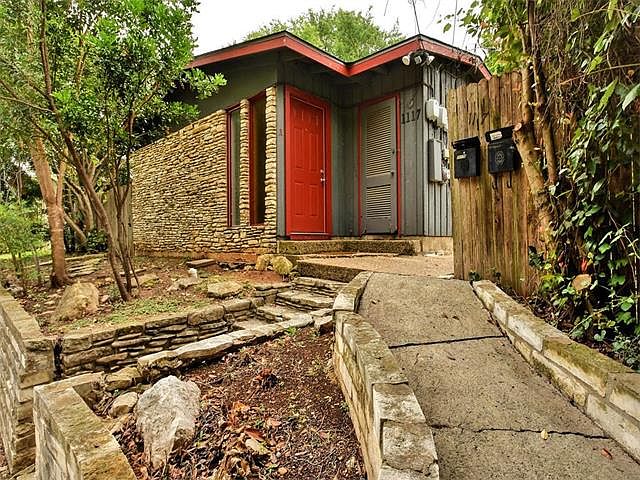 1st image of 1117 Mariposa Dr