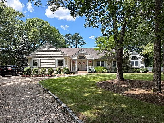 2nd image of 3 Old Fields Ln