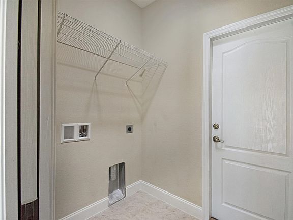 4th image of 8 Laurel Dr