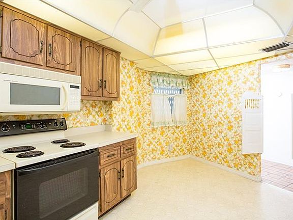 5th image of 700 Beach Dr NE APT 203