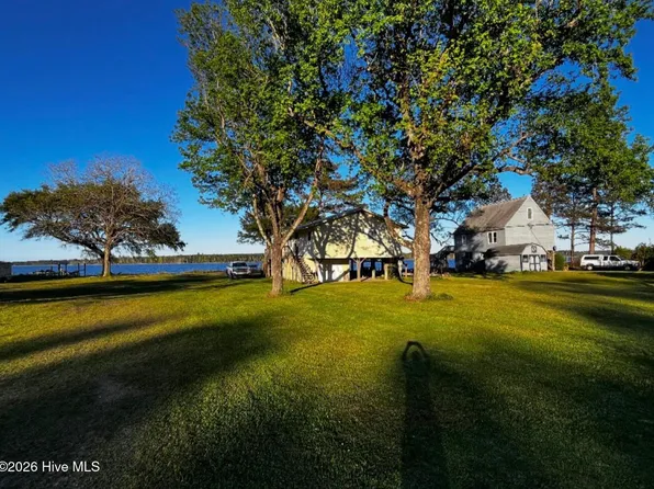 197 S River Drive, Beaufort, NC 28516