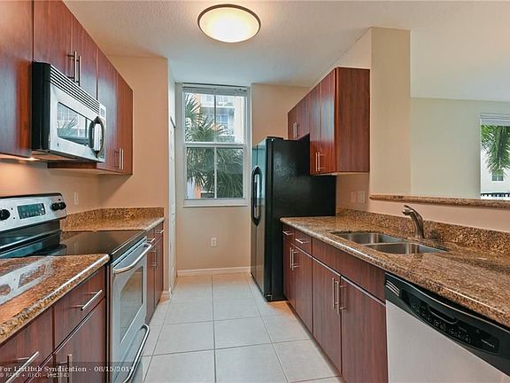 3rd image of 2421 NE 65th St APT 302