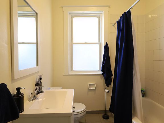 3rd image of 2951 W Cullom Ave #2