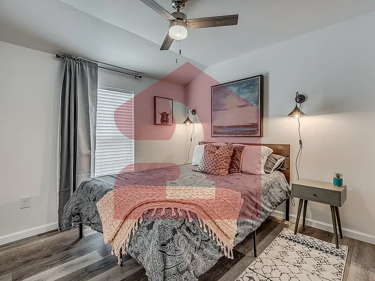 208 E Mosier St — Photo 45