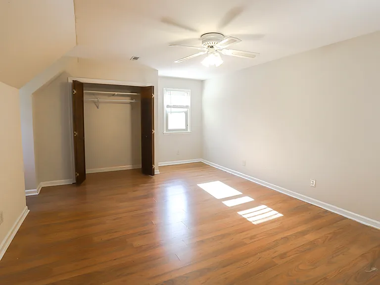 809 Houndslake Dr — Photo 33