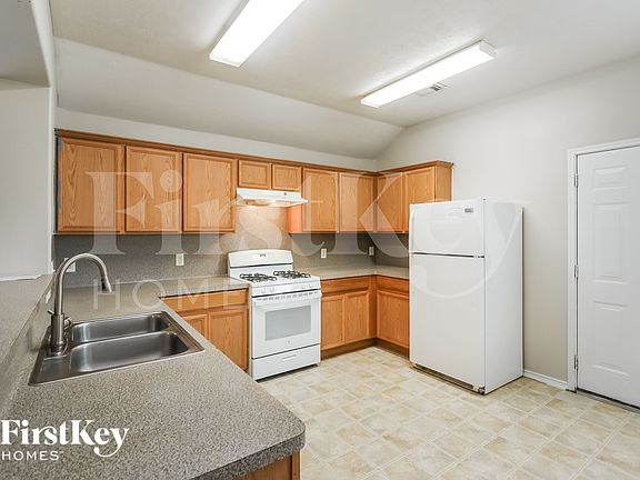 5th image of 1623 Rosalinda Ln