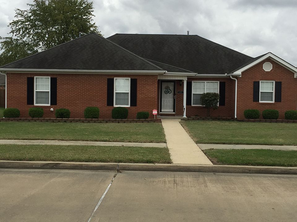 1st image of 1100 River Oaks Dr