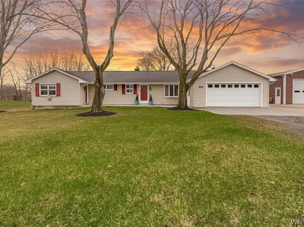 1693 W Creek Rd, Burt, NY 14028