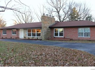 17 Fairwinds Ct, Saint Louis, MO 63132