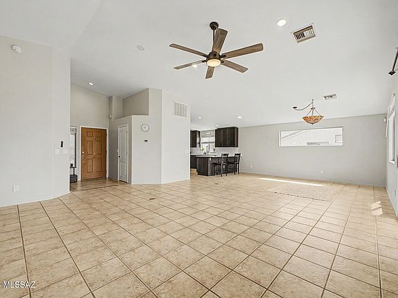 4th image of 301 W Greys Rd