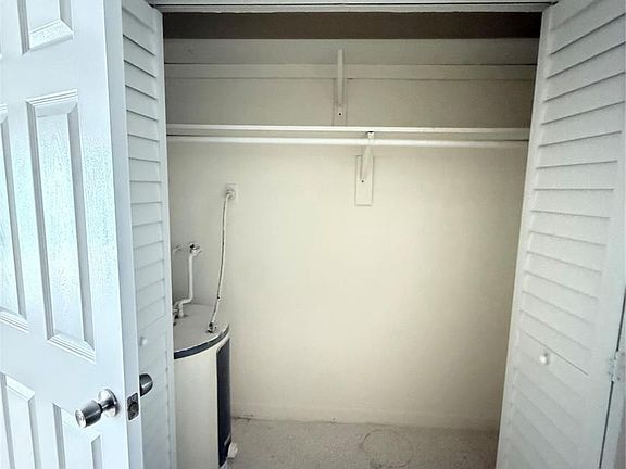 5th image of 835 NE 18th Ct