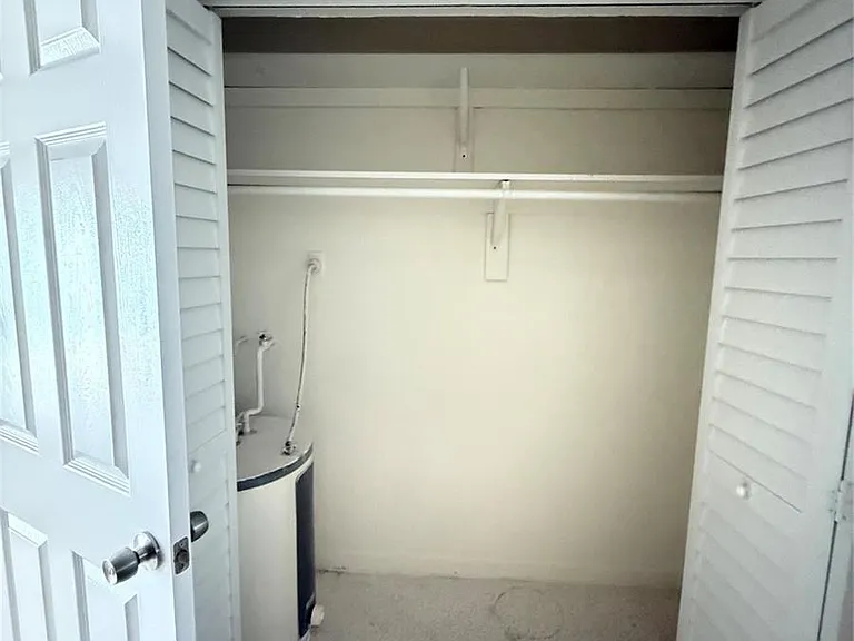 835 NE 18th Ct — Photo 5