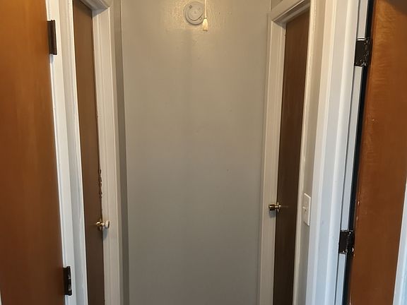 3rd image of 709 S Illinois St