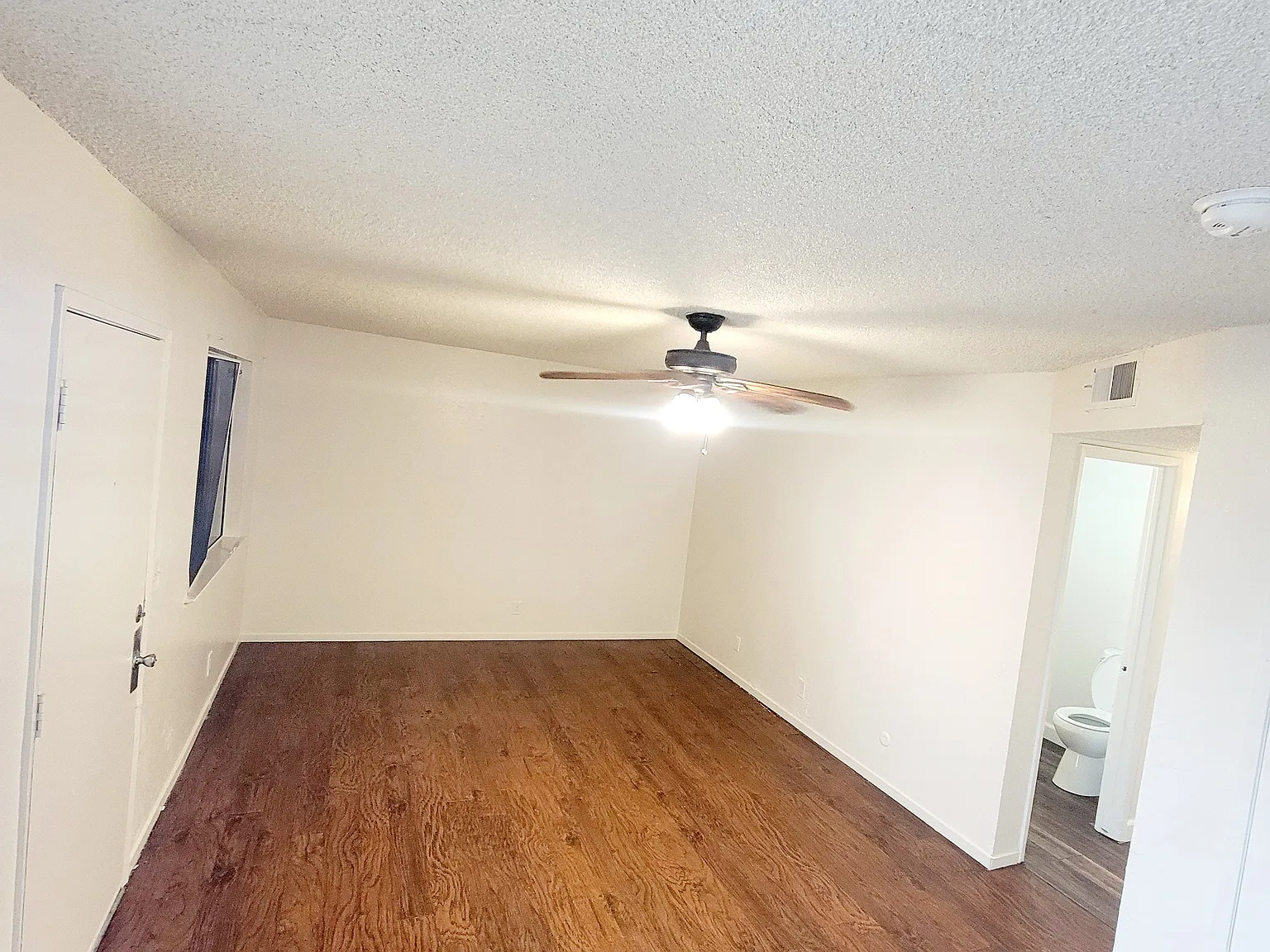 4 bed, 1320 sqft, $1,650 — Photo 2