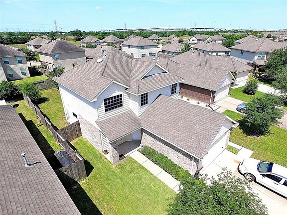 3rd image of 10918 Kelly Hill Ct